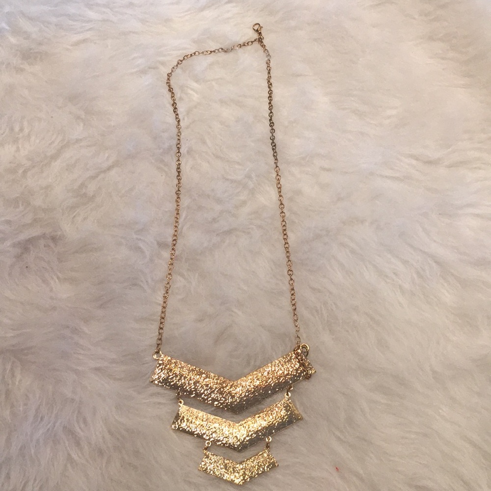 Necklace goldfish color 16 inches long